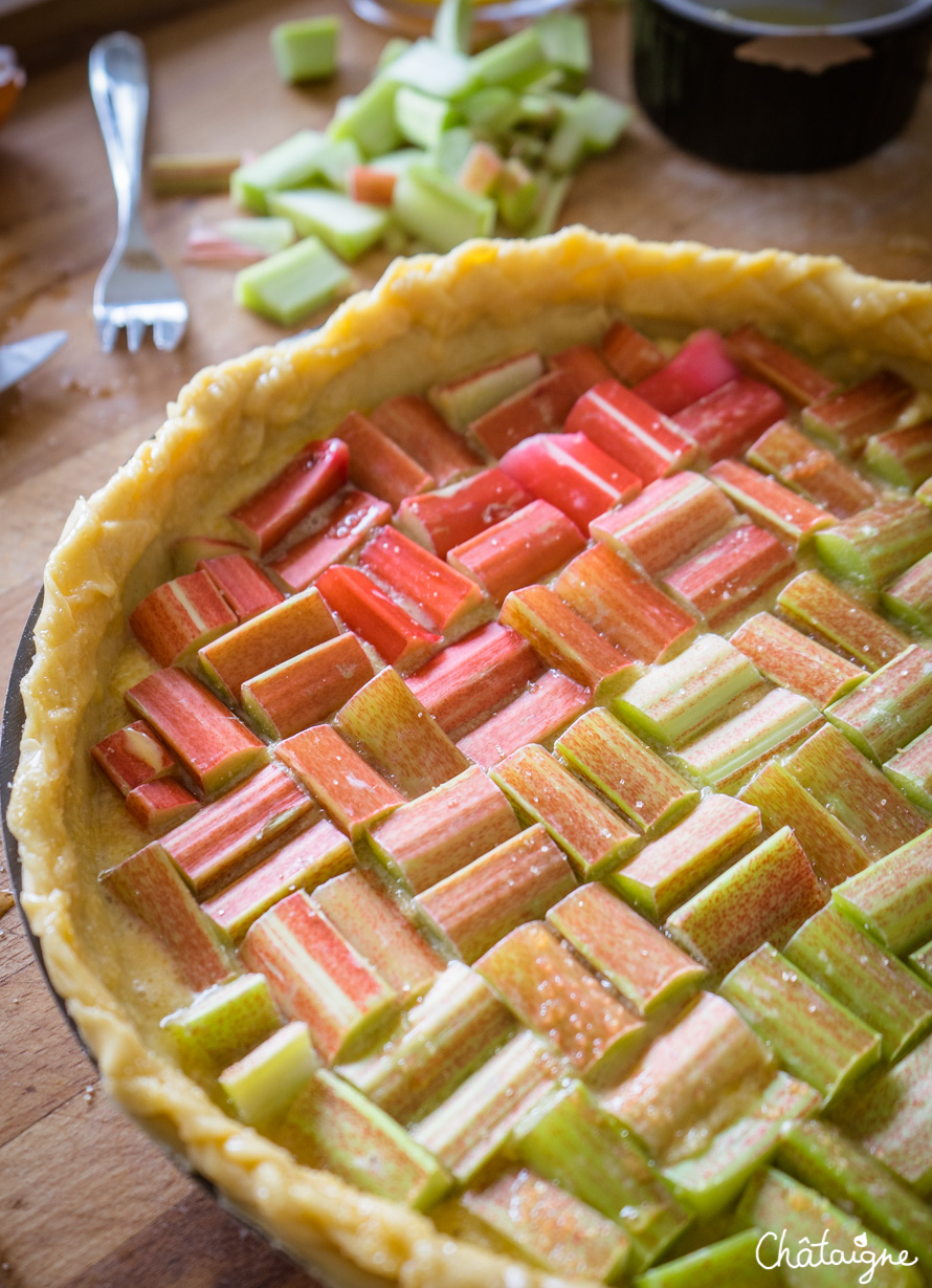 Tarte à la rhubarbe et noix de coco