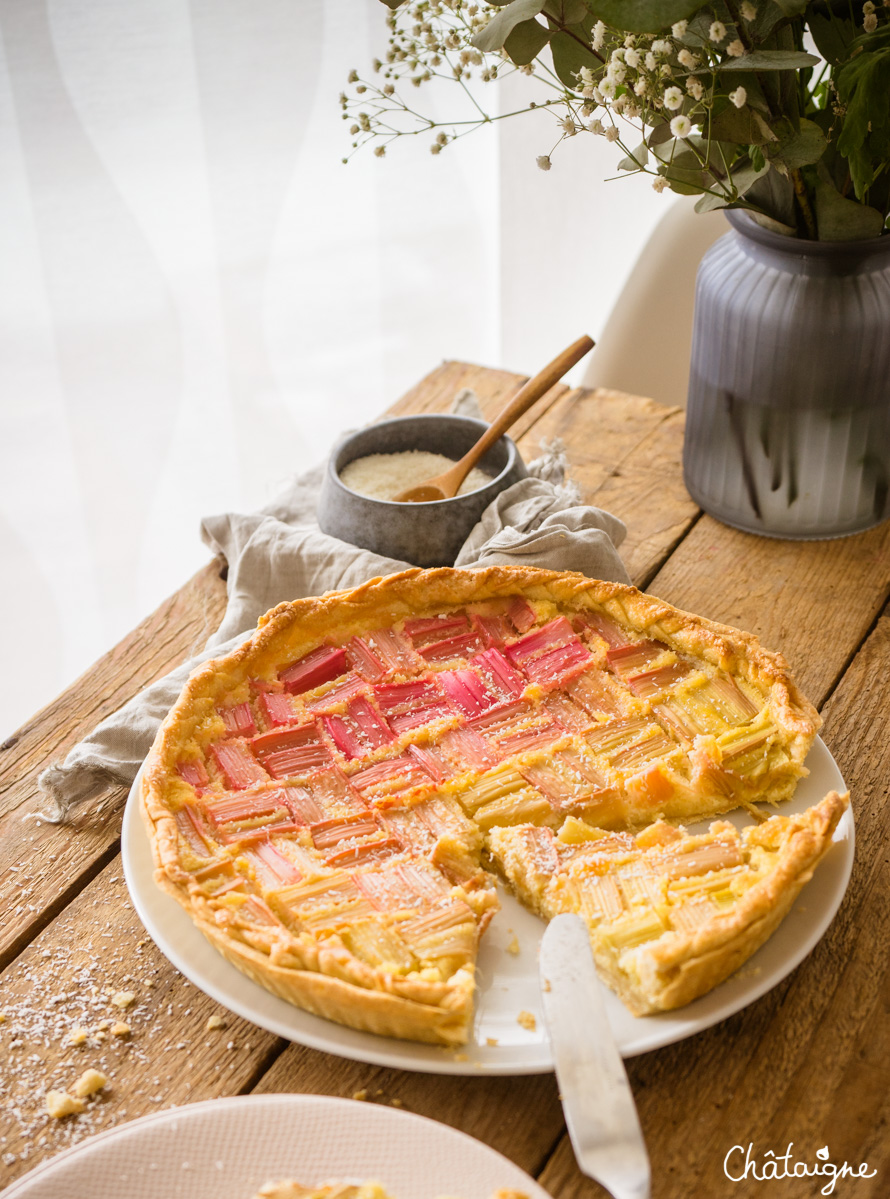 Tarte à la rhubarbe et noix de coco