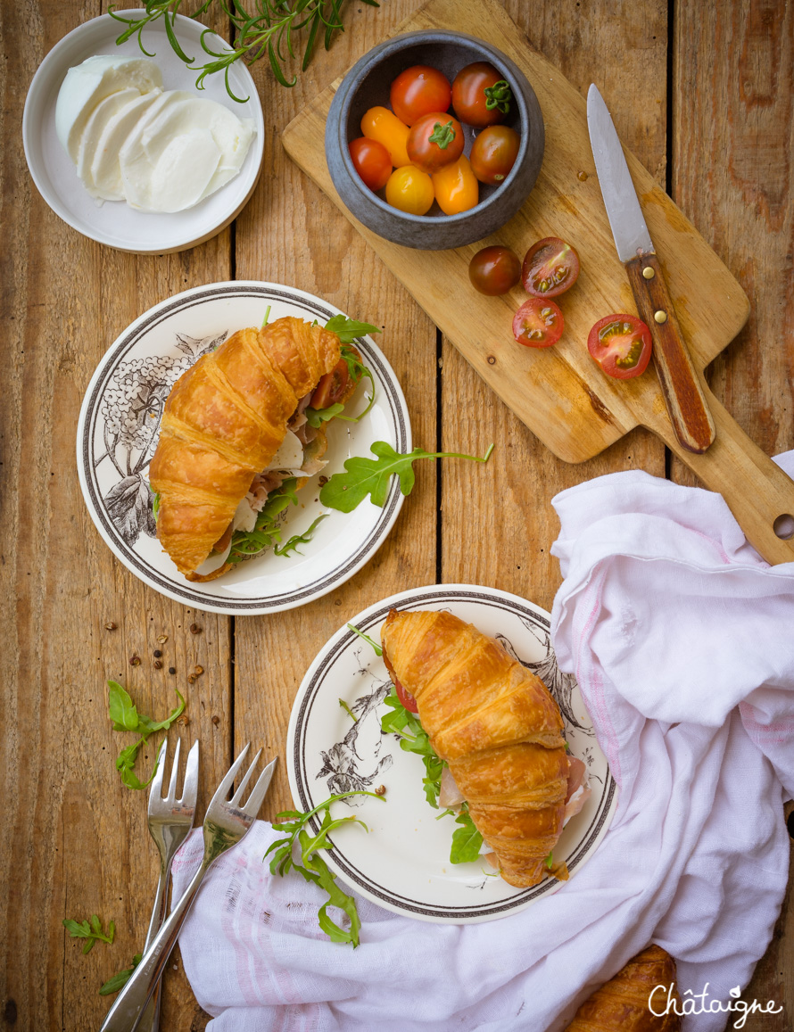 Croissants au speck, tomates cerises et mozzarella 