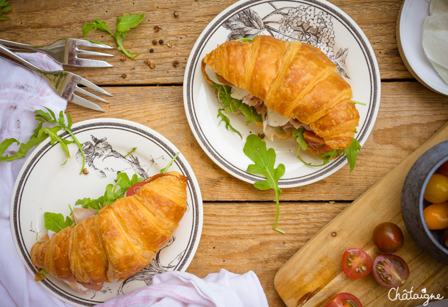 Croissants au speck, tomates cerises et mozzarella 