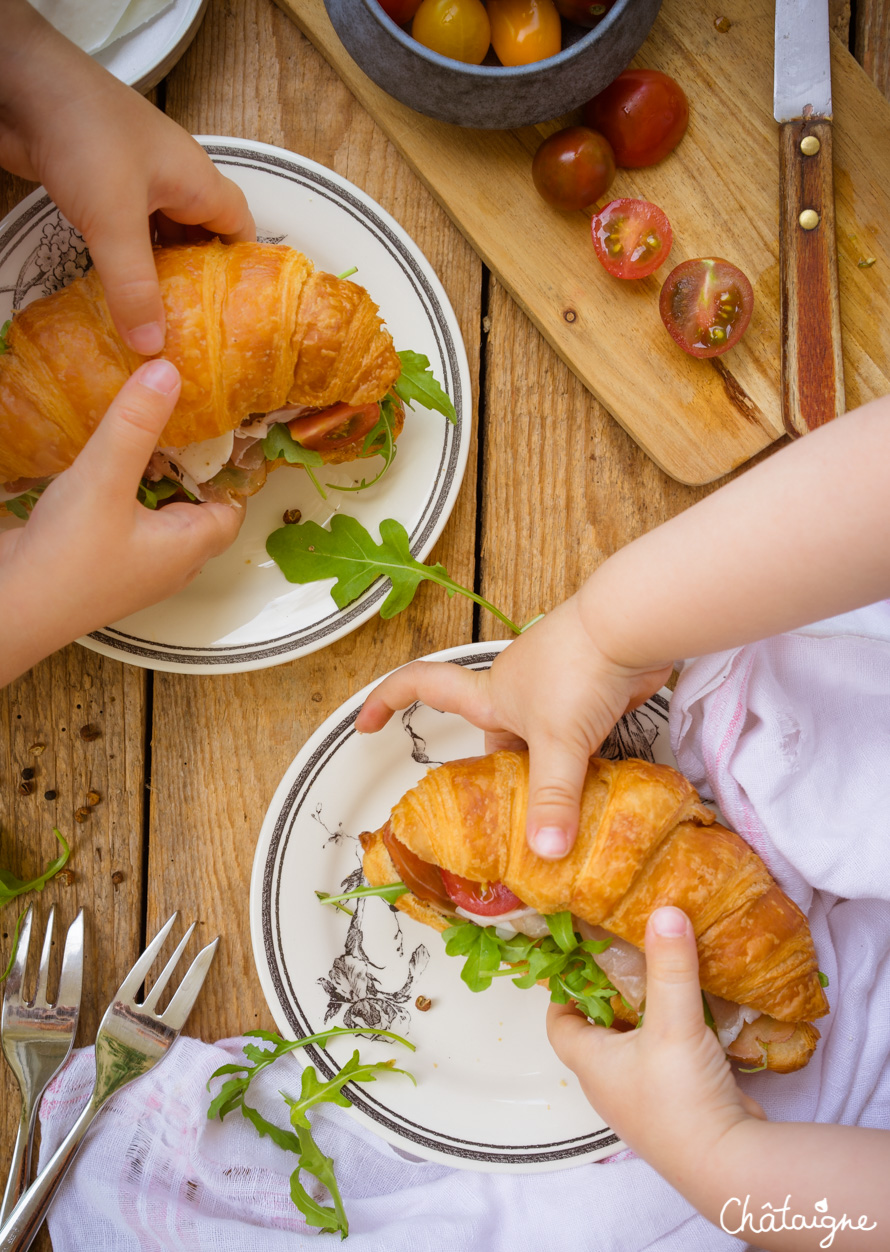 Croissants au speck, tomates cerises et mozzarella 