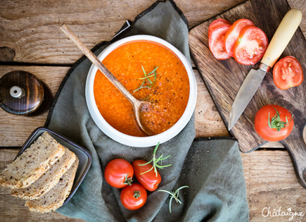 Soupe aux tomates et à la semoule