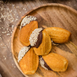 Madeleines au chocolat et sésame