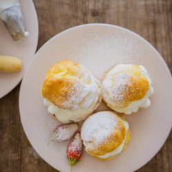 Choux à la crème [aux fraises]