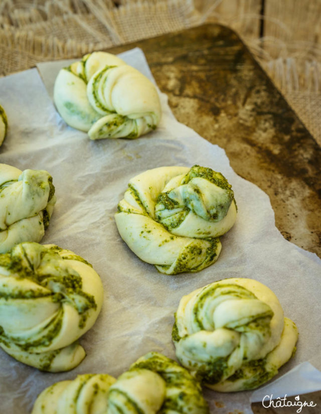 Petites Babka au pesto