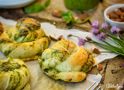 Petites Babka au pesto