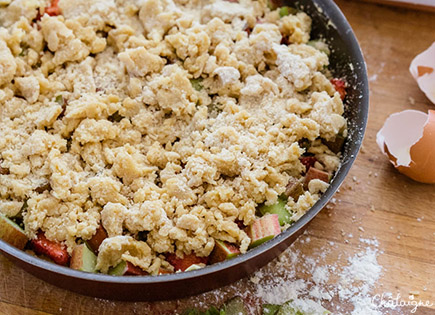 Gâteau fraises-rhubarbe façon crumble