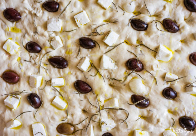 Focaccia aux olives et à la feta