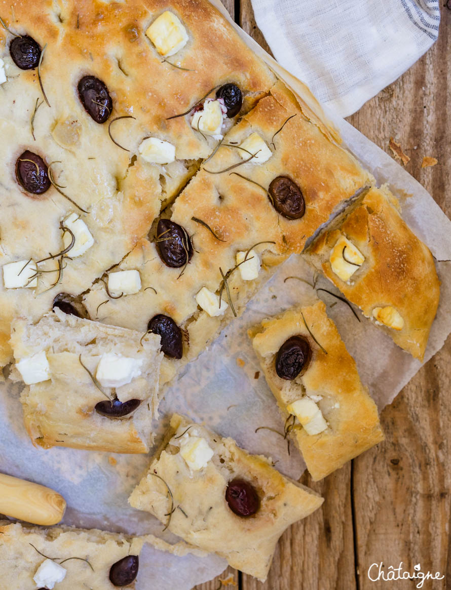 Focaccia aux olives et à la feta