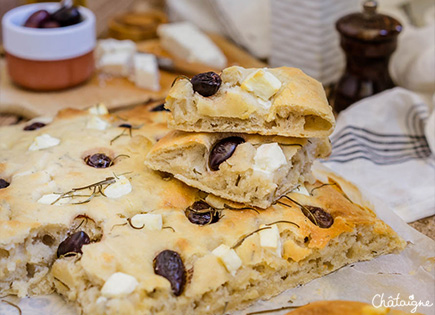 Focaccia aux olives et à la feta