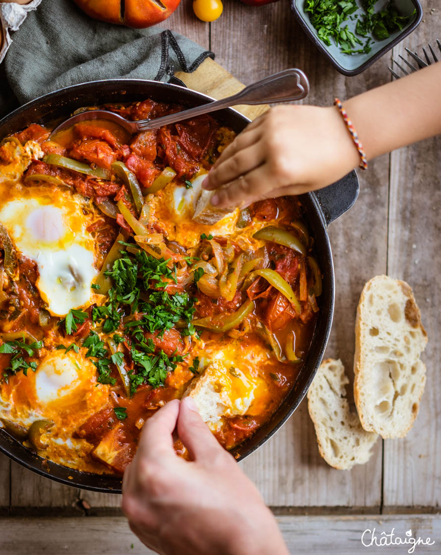 Chakchouka [ou Shakshouka] facile aux tomates, poivrons et œufs - Blog ...