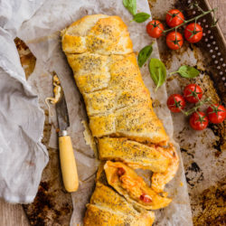 Tresse feuilletée tomates-mozzarella [irrésistible !]