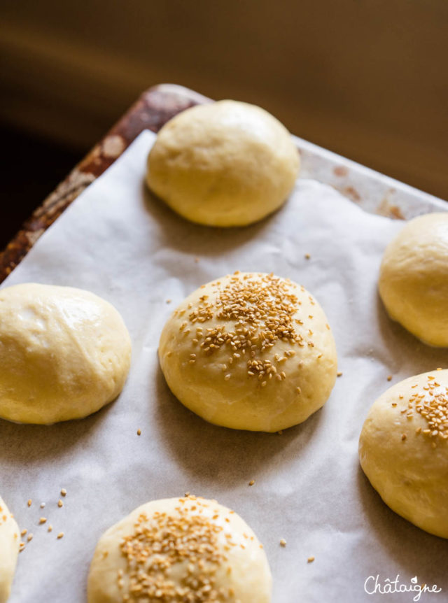 Pains à burger [ou "buns" super moelleux au levain]