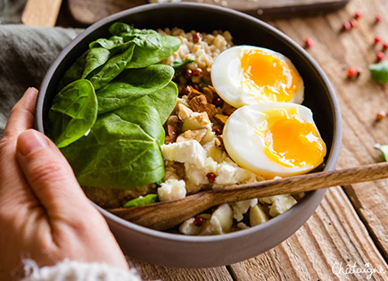 Porridge salé au miso [épinards, chèvre et œuf mollet]