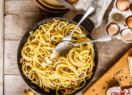 Pâtes carbonara [la vraie recette italienne sans crème !]