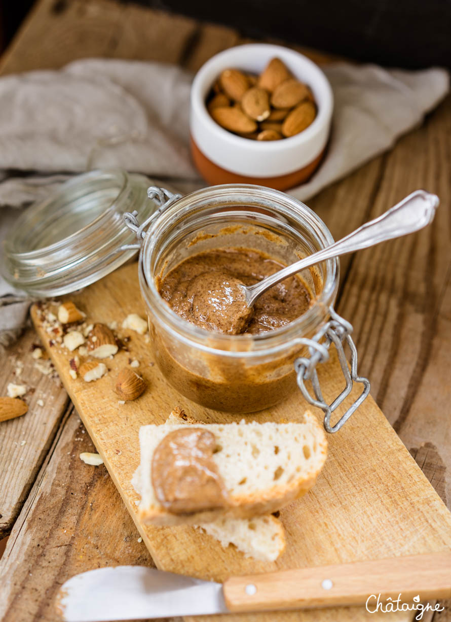 Purée d'amandes complètes