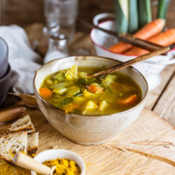 Soupe au curry et aux légumes d'hiver