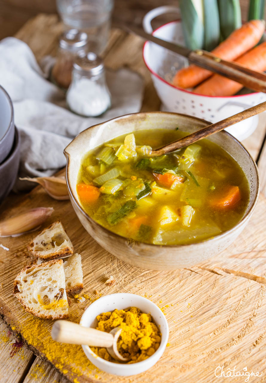 Soupe au curry et aux légumes d'hiver