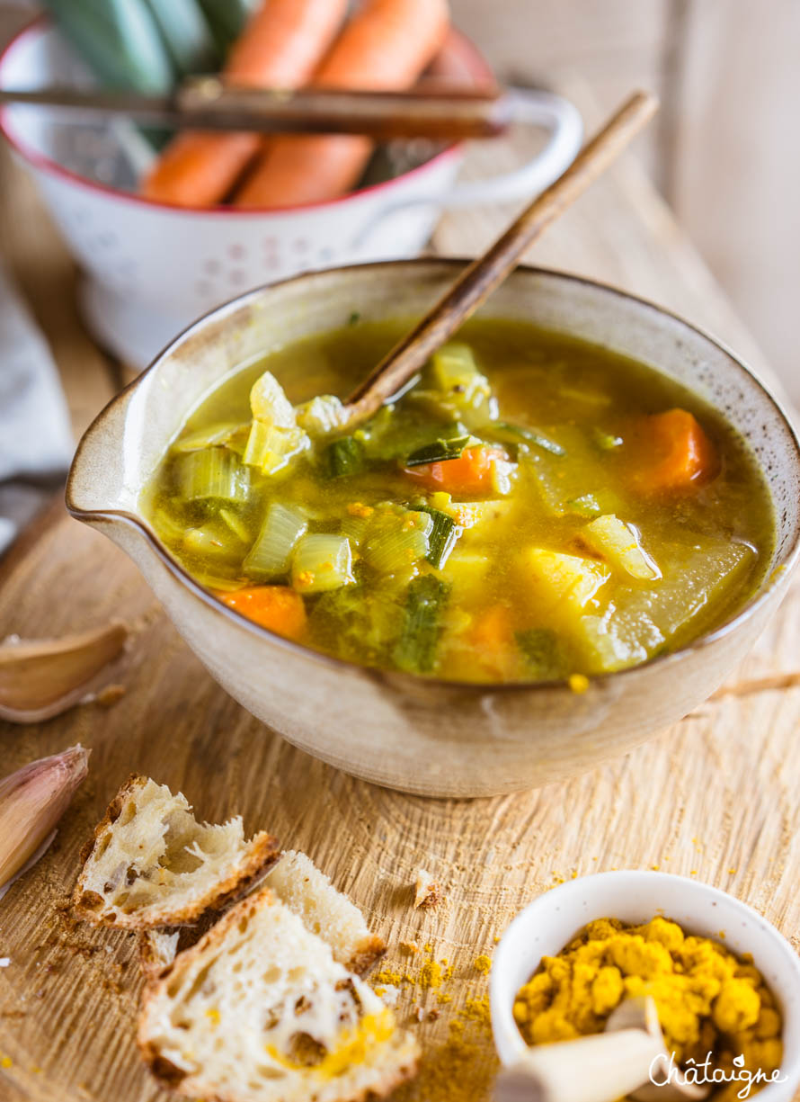 Soupe au curry et aux légumes d'hiver