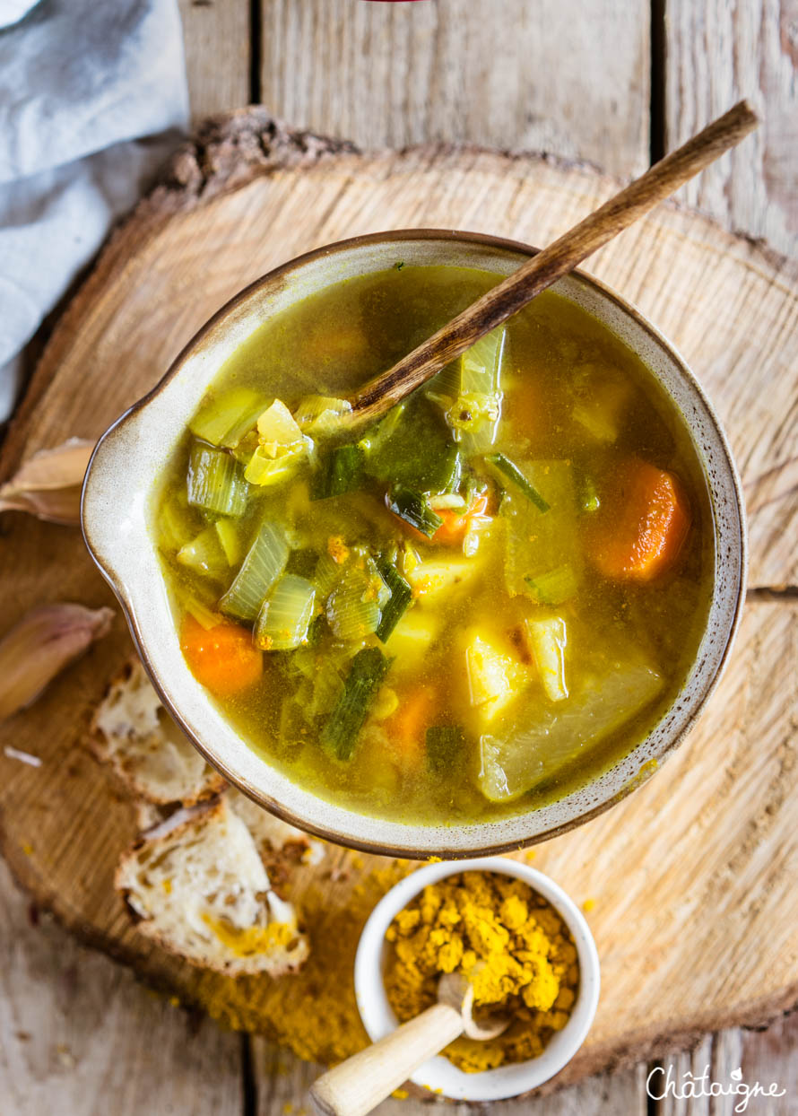 Soupe au curry et aux légumes d'hiver
