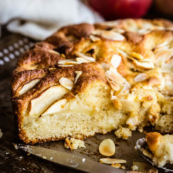 Gâteau au yaourt aux pommes et à la cannelle