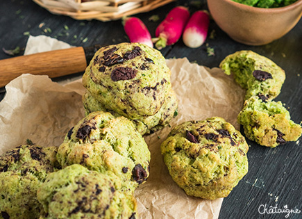 Cookies salés [aux fanes de radis et olives noires]