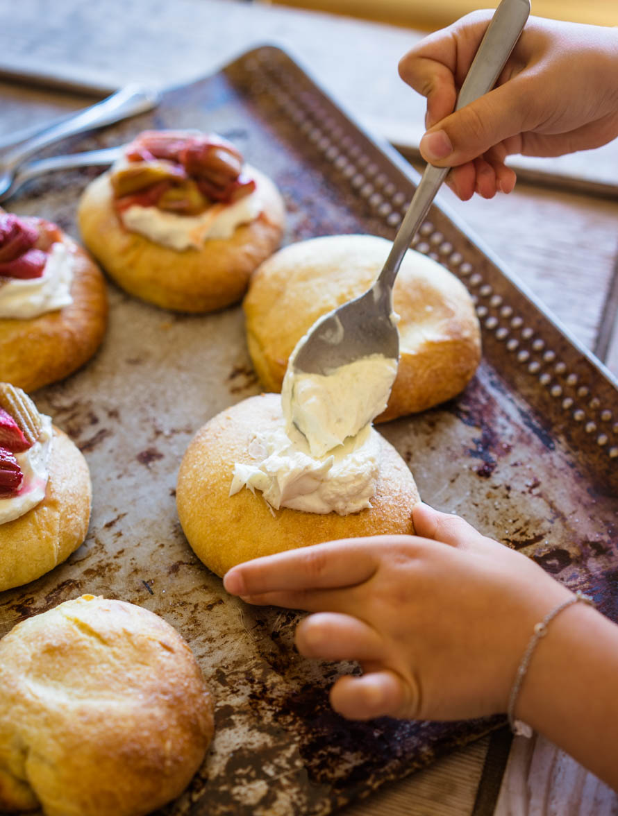 brioches à la rhubarbe