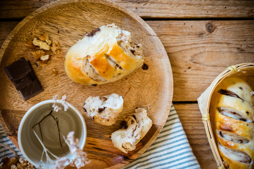 petits pains au chocolat et aux noix