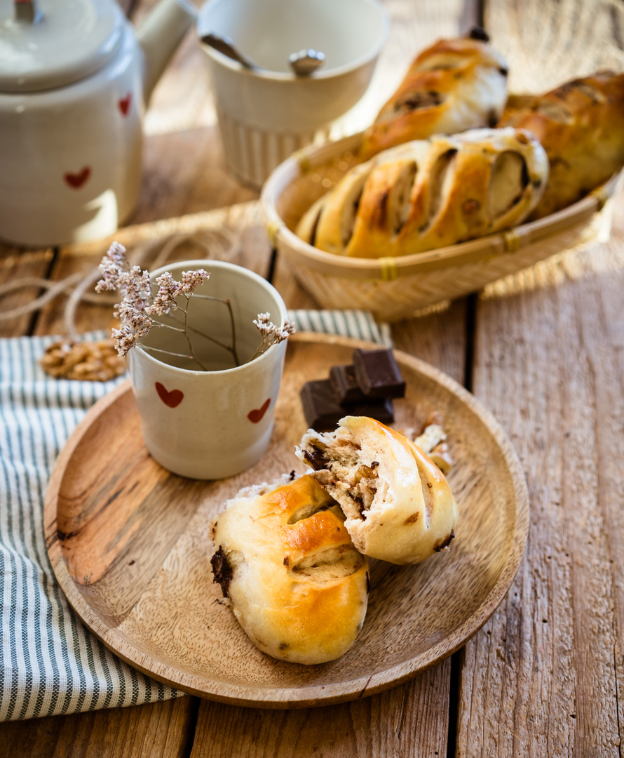 petits pains au chocolat et aux noix