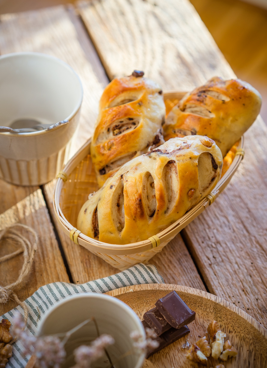 petits pains au chocolat et aux noix