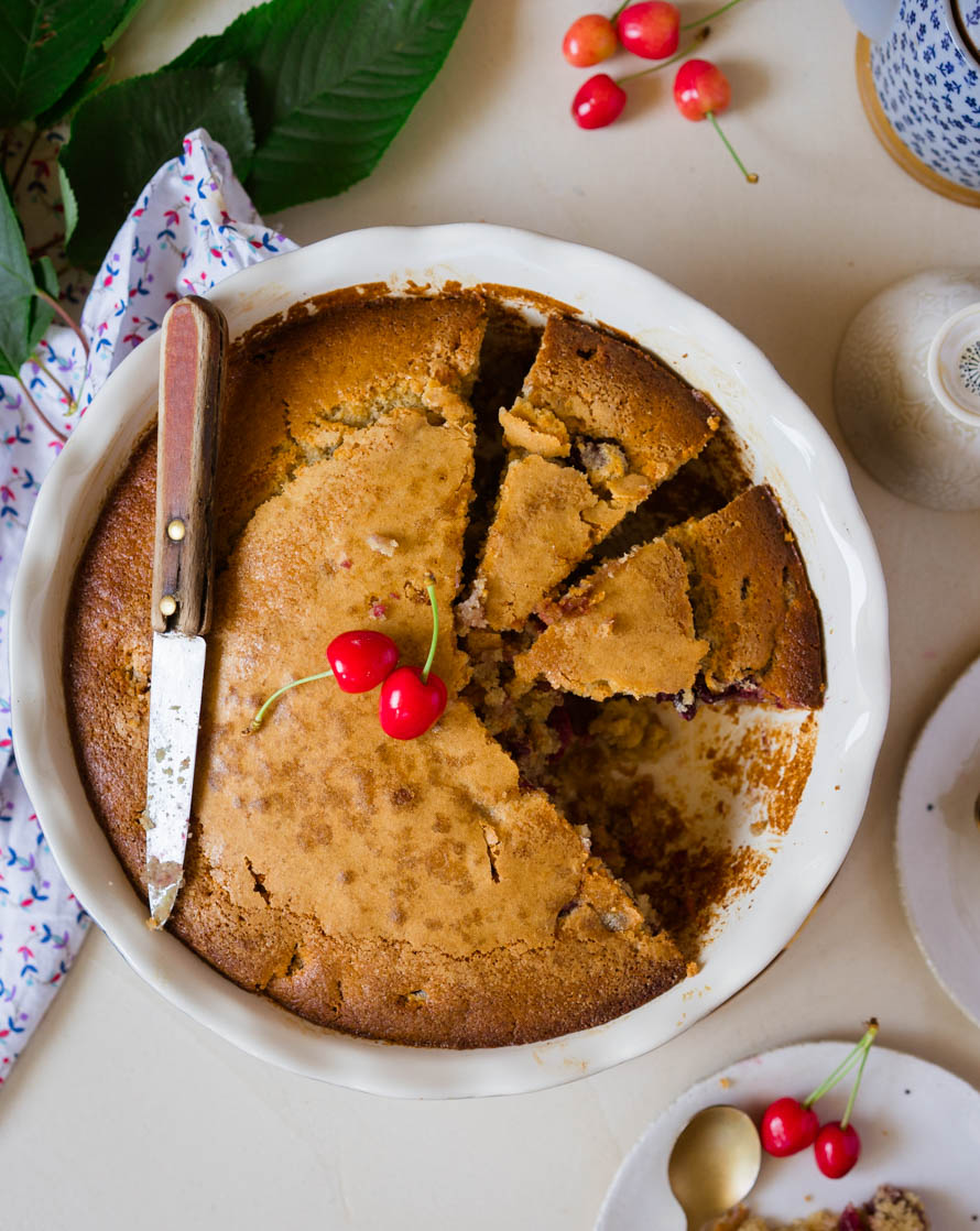 Gâteau à la semoule et aux cerises