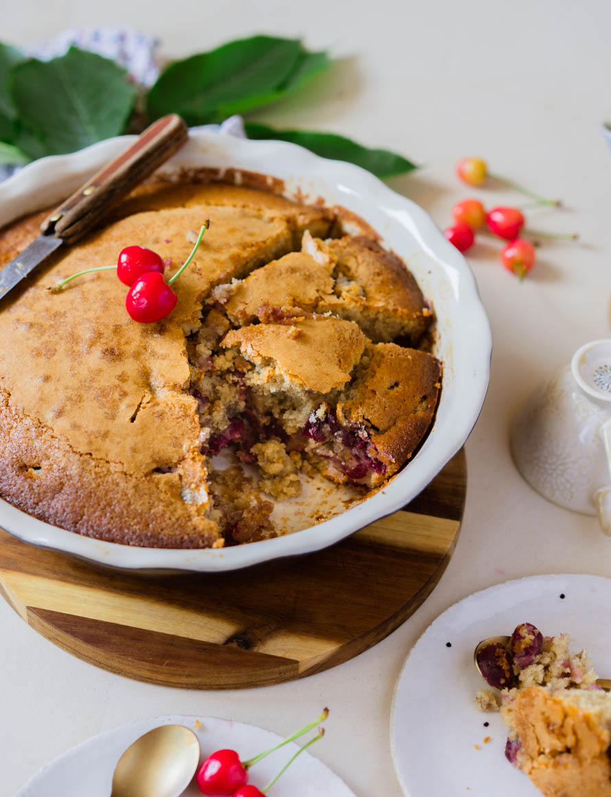 Gâteau à la semoule et aux cerises