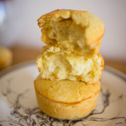 Pasticciotto [les petits sablés italiens fourrés à la crème pâtissière]